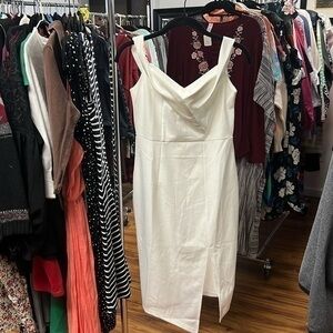 Absolutely beautiful white dress size small new tag